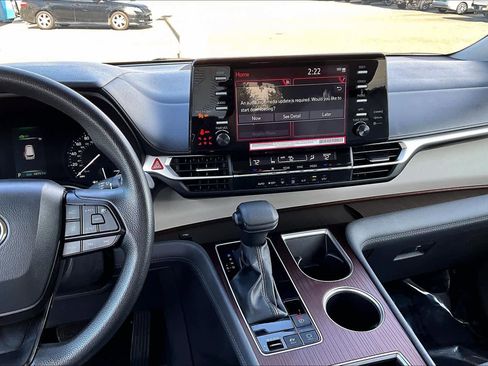 Certified 2024 Toyota Sienna LE image 6