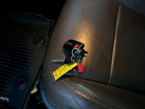 Used 2020 Toyota Tacoma Limited image 14