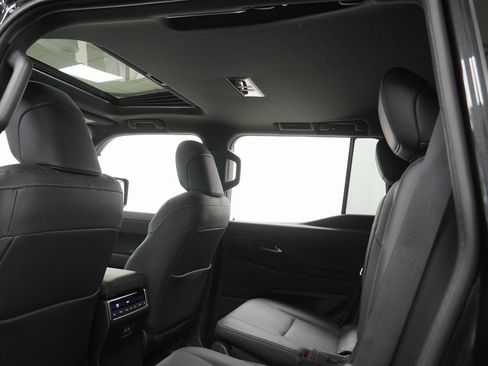 Used 2025 Lexus GX 550 w/ Accessory Package (2T) image 21