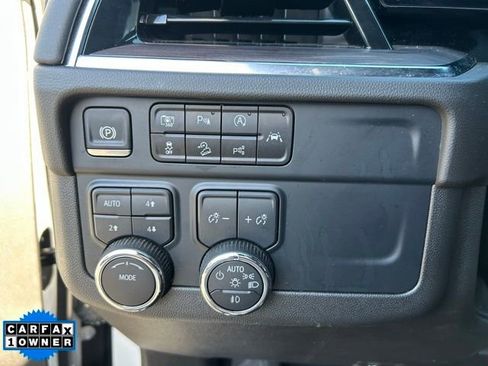 Used 2025 Chevrolet Suburban Z71 AWD/4WD image 26