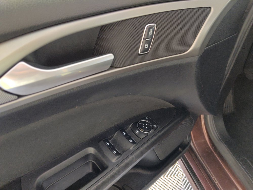 Used 2019 Ford Fusion SE FWD image 27