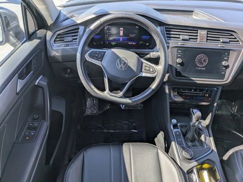 Used 2022 Volkswagen Tiguan SE image 13