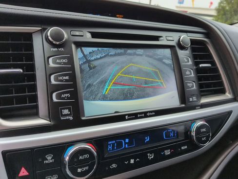 Used 2019 Toyota Highlander Limited image 28