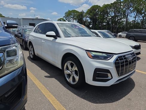 Used 2021 Audi Q5 2.0T Premium Plus w/ Premium Plus Package AWD/4WD image 2