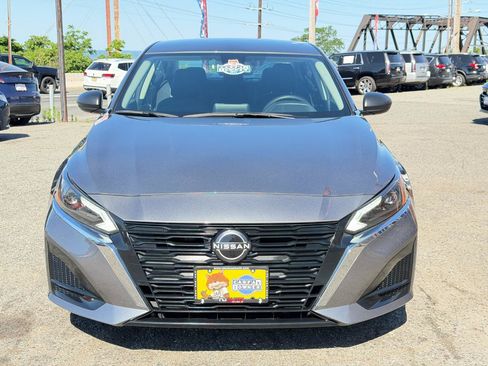 Used 2024 Nissan Altima 2.5 SV FWD image 9