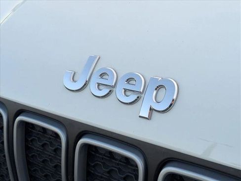 Used 2022 Jeep Renegade Latitude w/ Convenience Group AWD/4WD image 13
