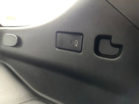 Used 2021 Chevrolet Tahoe Premier image 39