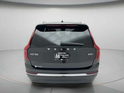 Used 2025 Volvo XC90 B5 Core AWD/4WD image 7