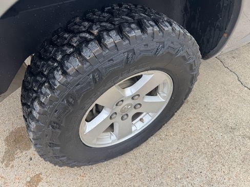 Used 2009 Dodge Ram 1500 Truck SLT image 11