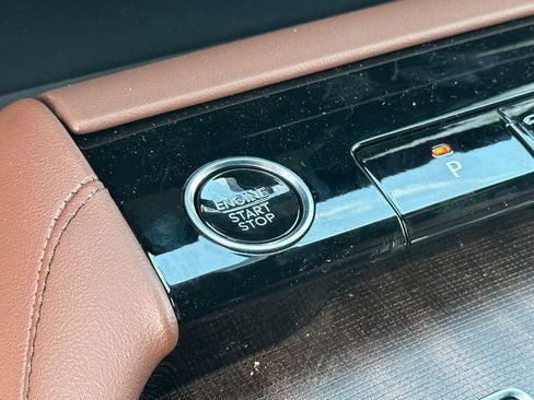 New 2026 Lincoln Navigator Reserve AWD/4WD image 12