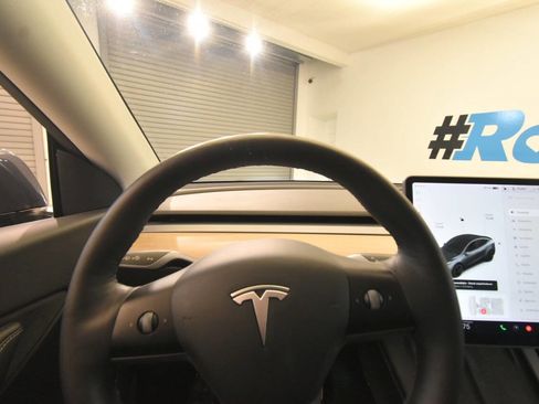 Used 2021 Tesla Model Y Performance image 21