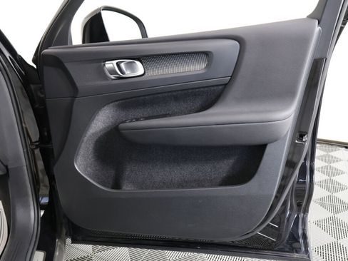 Used 2022 Volvo XC40 T5 R-Design image 26