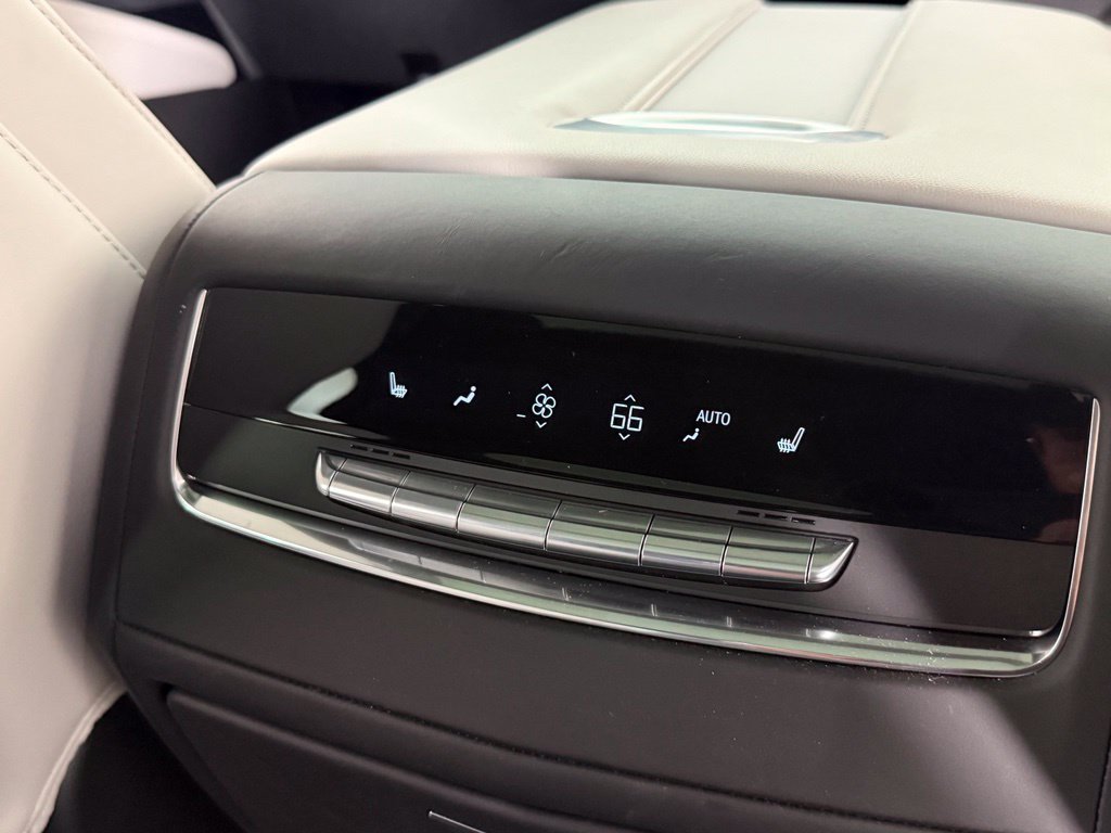 Used 2025 Cadillac Escalade ESV Sport Platinum w/ LPO, ONYX Package AWD/4WD image 41