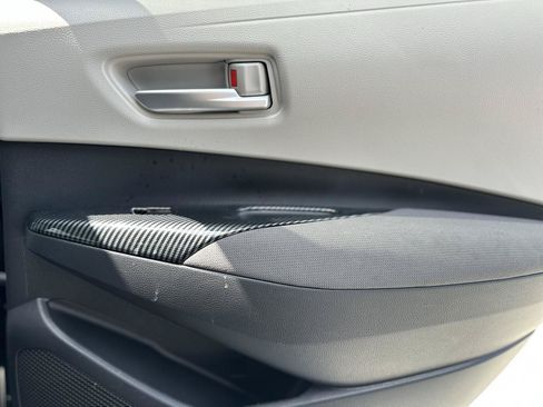Used 2021 Toyota Corolla LE FWD image 17