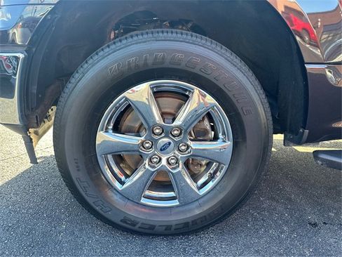 Certified 2018 Ford F150 XLT w/ Equipment Group 302A Luxury image 15