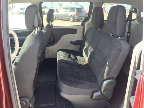 Used 2019 Dodge Grand Caravan SE w/ UConnect Hands-Free Group image 24