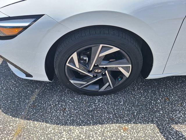 Used 2025 Hyundai Elantra SEL FWD image 39