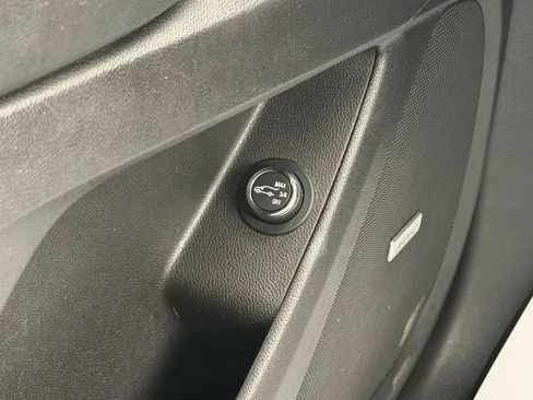 Used 2018 Chevrolet Traverse LT image 10