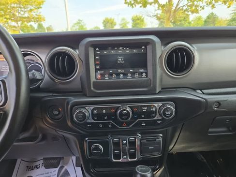Used 2021 Jeep Gladiator Sport image 35