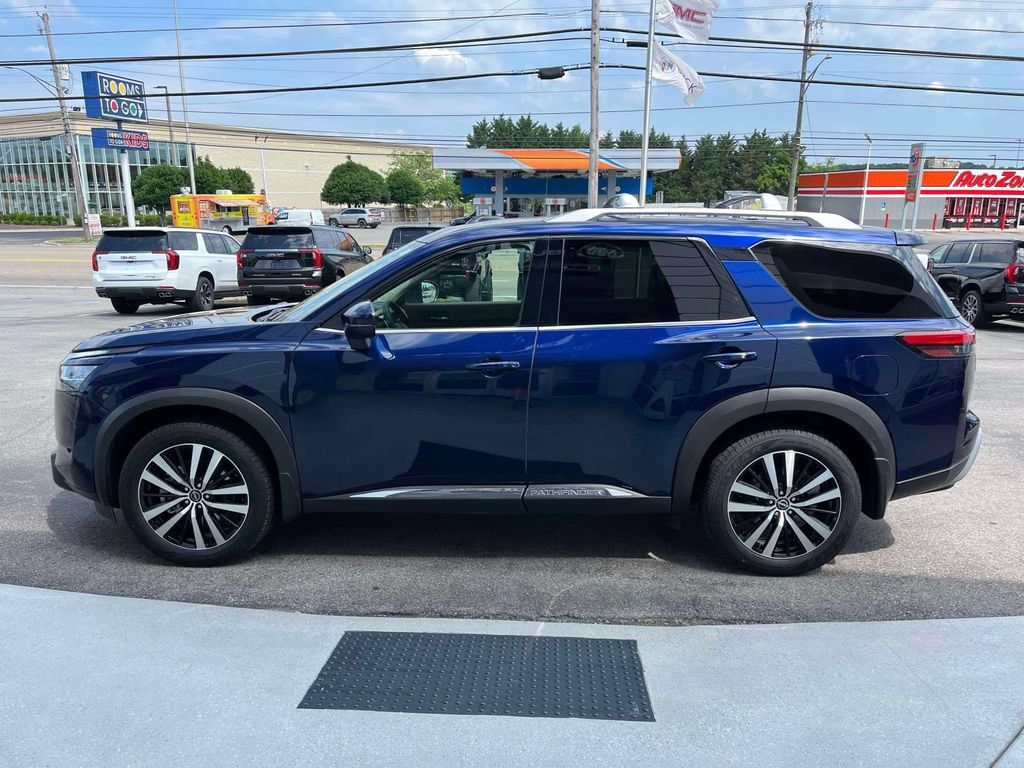 Used 2024 Nissan Pathfinder Platinum w/ Cargo Package AWD/4WD image 6
