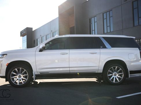 Used 2021 Cadillac Escalade ESV Premium Luxury Platinum image 11