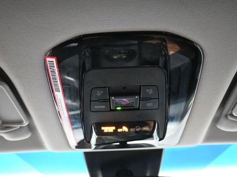 Certified 2023 Toyota Venza LE AWD/4WD image 17