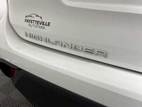 Used 2021 Toyota Highlander XLE image 22