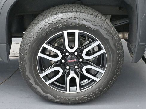 Used 2025 GMC Sierra 1500 AT4 w/ AT4 Premium Package AWD/4WD image 36