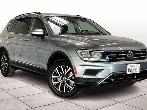 Used 2021 Volkswagen Tiguan SE image 2