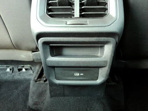 Used 2022 Volkswagen Taos SE image 27