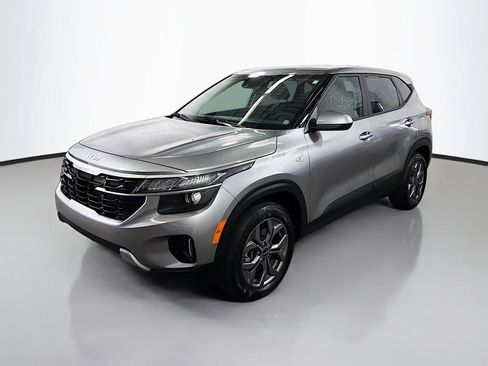 Used 2024 Kia Seltos LX AWD/4WD image 5