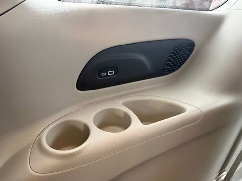 Used 2023 Chrysler Pacifica Limited image 30