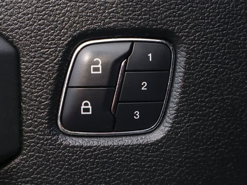 Used 2016 Ford F150 Platinum w/ Equipment Group 701A Luxury image 16