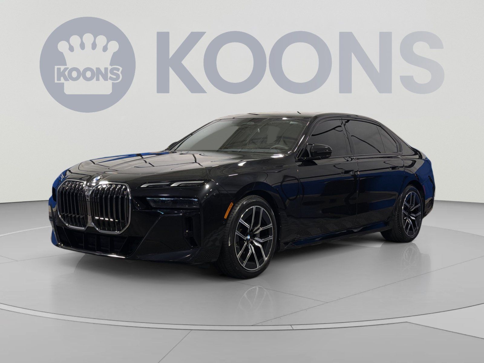 Used 2023 BMW 740i w/ Parking Assistance Package RWD image 1