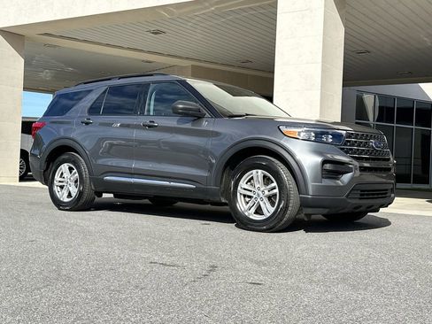 Used 2024 Ford Explorer XLT image 9