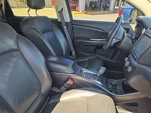 Used 2017 Dodge Journey Crossroad FWD image 11