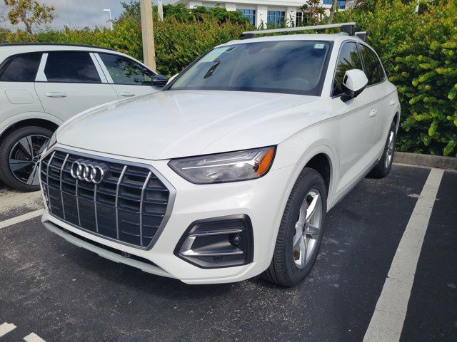 Used 2023 Audi Q5 2.0T Premium w/ Convenience Package AWD/4WD image 2