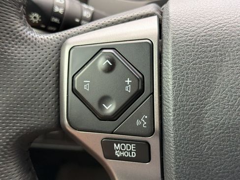 Used 2019 Toyota Tacoma SR5 AWD/4WD image 18