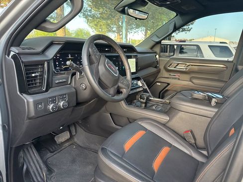 Used 2025 GMC Sierra 1500 AT4 w/ AT4 Premium Package AWD/4WD image 15