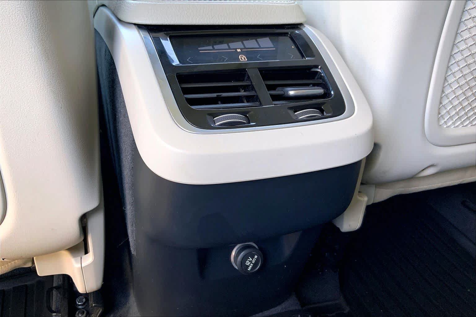 Used 2020 Volvo XC90 T5 Momentum w/ Protection Package Premier FWD image 34