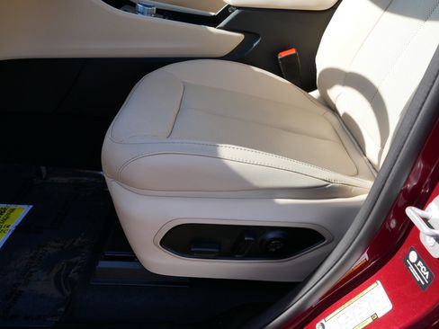 Used 2025 Jeep Grand Cherokee Limited w/ Luxury Tech Group II image 20