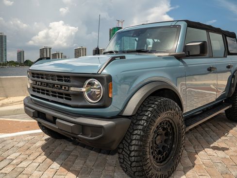 Used 2023 Ford Bronco 4-Door AWD/4WD image 4