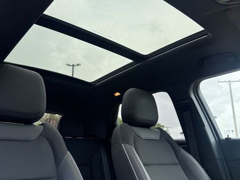 Used 2023 Chevrolet TrailBlazer RS w/ Sun and Liftgate Package image 11