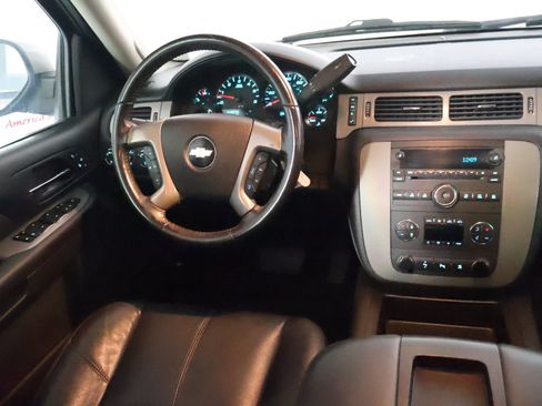 Used 2009 Chevrolet Avalanche LT w/ Luxury Package AWD/4WD image 30