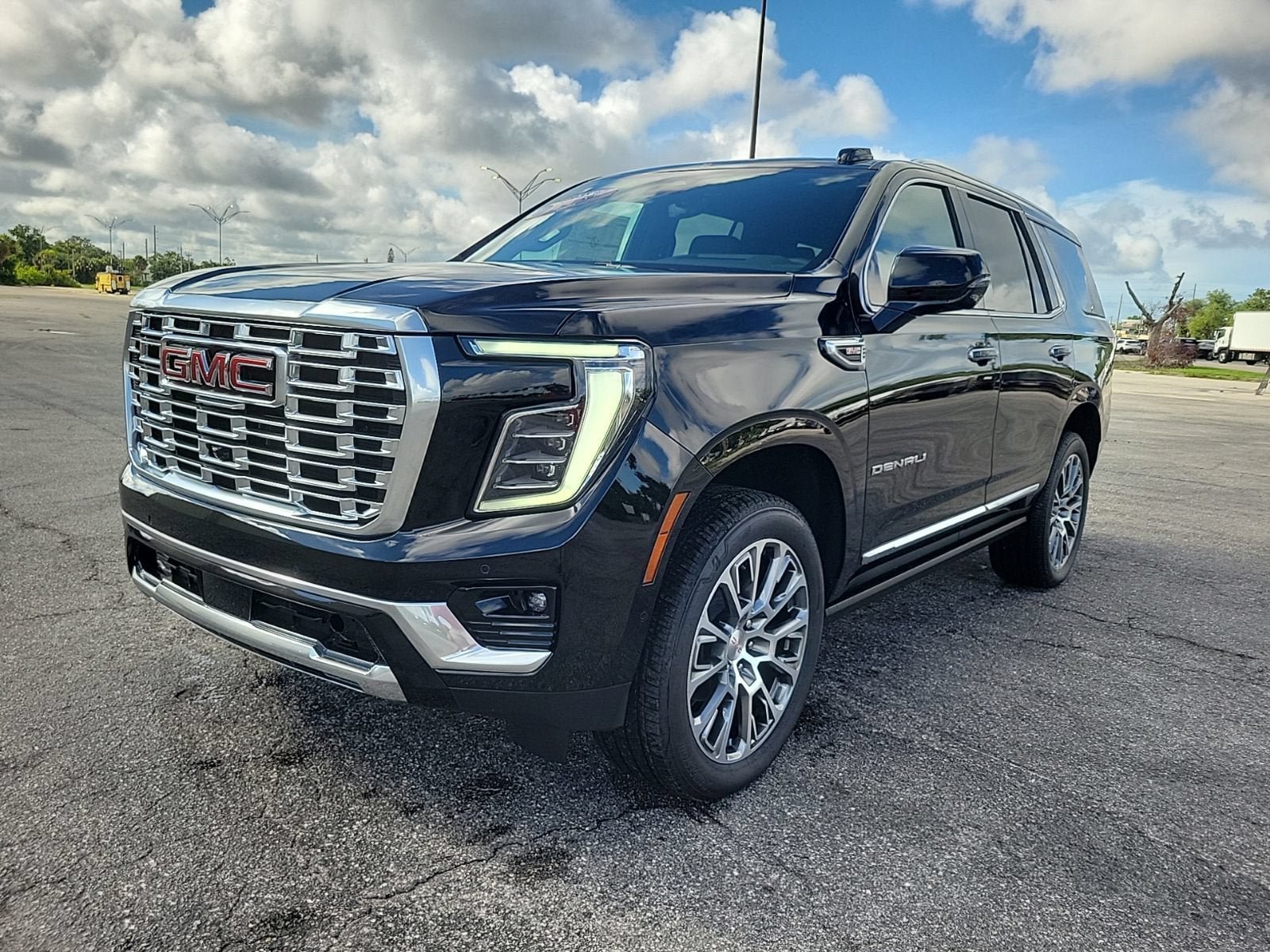 New 2026 GMC Yukon Denali w/ Denali Reserve Package AWD/4WD image 2