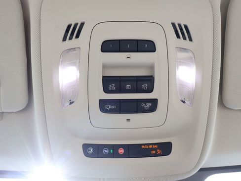 Used 2023 Buick Envision Avenir AWD/4WD image 30