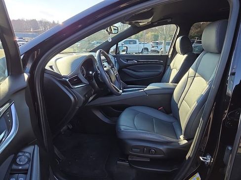 Used 2022 Buick Enclave Essence image 17