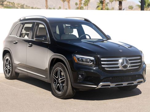 Used 2026 Mercedes-Benz GLB 250 image 2