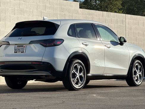 Used 2023 Honda HR-V EX-L image 8