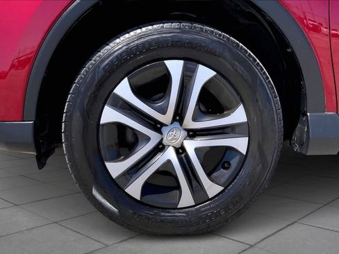 Used 2018 Toyota RAV4 LE image 11